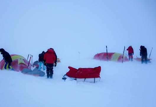 Randonnée en ski-pulka et bivouac sur le plateu du Finnmark