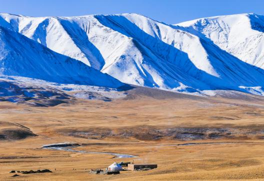 Randonnée et route vers les 5 montagnes sacrées de l'Altaï