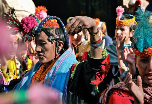 Femme kalash festival chaumos Pakistan