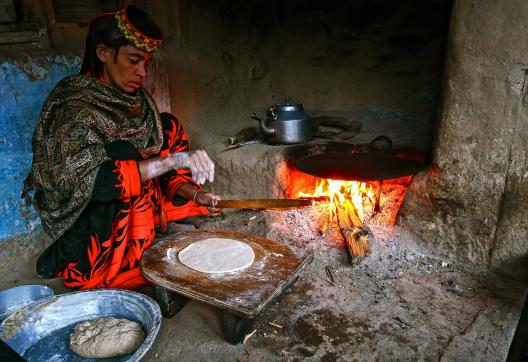 Cuisson pain kalash cérémonie Chaumos chitral