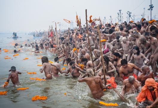 Voyage vers le bain des naga sadhus à la Kumbh Mela d'Allahabad à Prayagraj