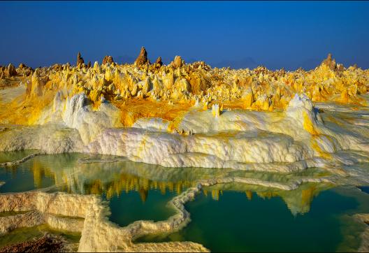 Contemplation du paysage du Dallol  près d'Ahmed Ela