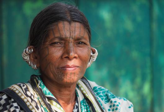 Rencontre avec une femme du peuple kutia kondh en Orissa