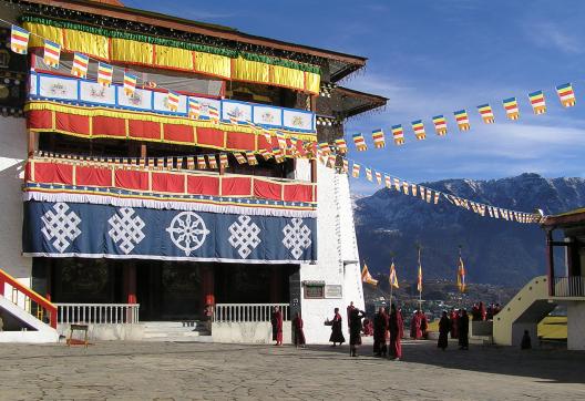 Trekking vers la cour centrale du monastère de Tawang en Arunachal Pradesh