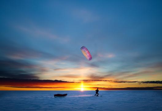 Voyage et lever du jour en snowkite à Hardangervidda