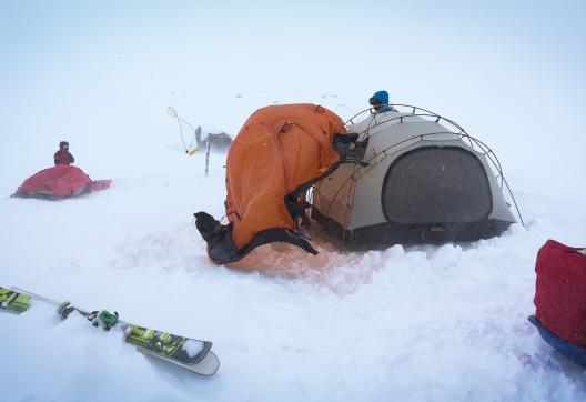 Expédition et montage du bivouac en Norvège