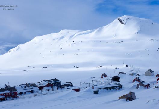 Voyage et village en Norvège