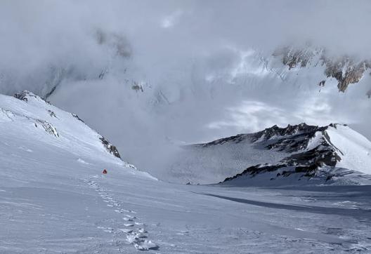 Ascension du Gasherbrum I, dans les pentes entre le C1 et C2