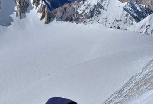 Ascension du Gasherbrum I, au sommet du Japanese Couloir