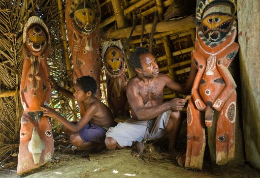 Trek vers une maison des esprits des Abelam dans la région du fleuve Sepik