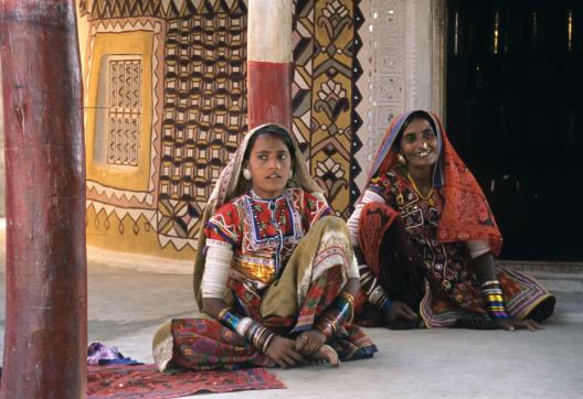 Voyage vers des femmes d'un peuple du Kutch au Gujarat