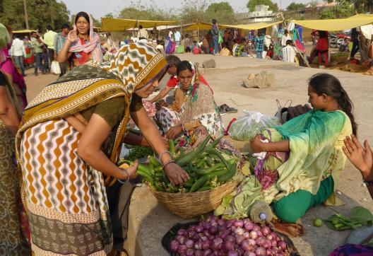 Voyage vers un étal de marché au Gujarat