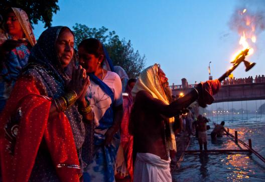 Voyage vers le rituel aarti au soleil couchant à Haridwar