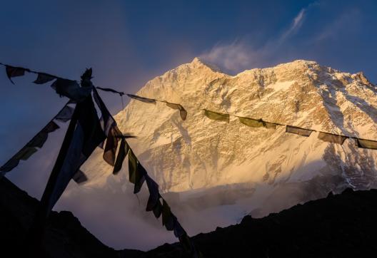 Le sommet du Makalu à 8463 m depuis le camp de base à 4820 m au Népal