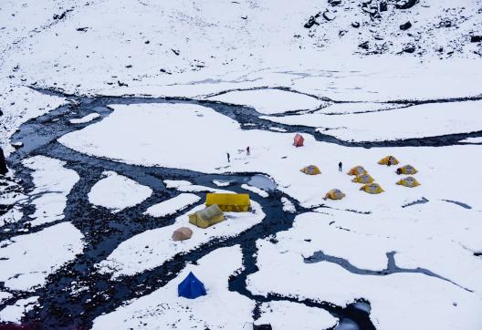 Le camp de Molun Pokhari à 3950 m dans la région du Makalu au Népal