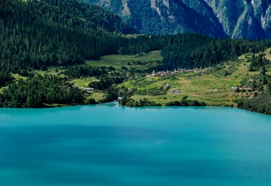 Lac de Phoksumdo au Dolpo au Népal