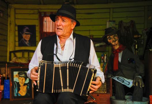 Accordéoniste dans le quartier de la Boca à Buenos Aires en Argentine