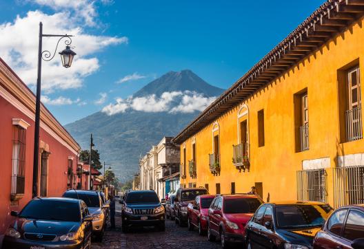 Volcan de San Pedro vu depuis Antigua au Guatemala