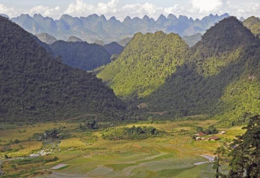 Trekking vers les massifs montagneux calcaires de Thong Nong et Mo Xat