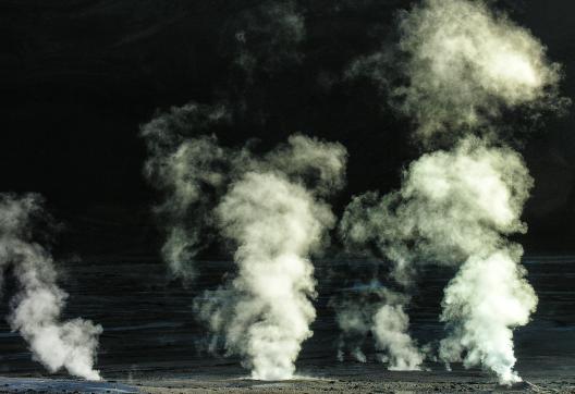 Geyser El tatio dans le désert d'Atacama au Chili