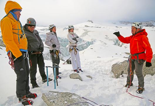 Voyage et briefing avant l'ascension d'un col à Chamonix