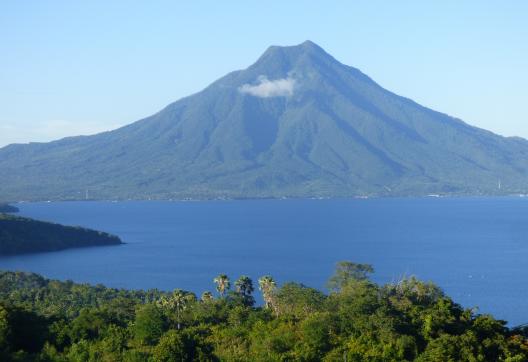 Randonnée vers la baie de Larantuka dans la partie orientale de l'île de Flores