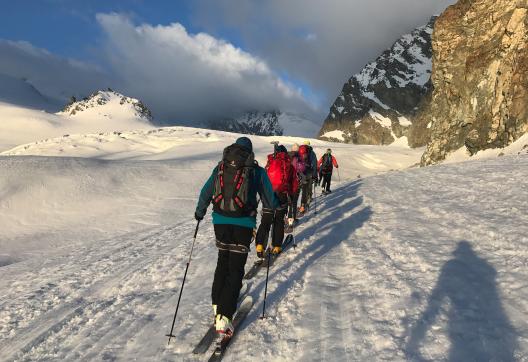 Voyage d'aventure et groupe de participants au Grand Paradis
