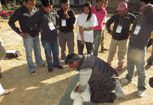 Expédition et formation Ifremmont aux premiers secours au Népal