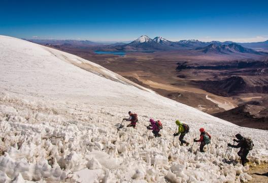 Ascension du volcan actif le Guallatire à 6100 m au Chili