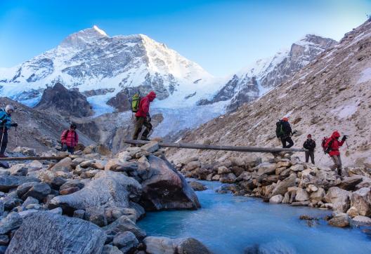 Le sommet du Makalu à 8463 m depuis le camp de base à 4820 m au Népal