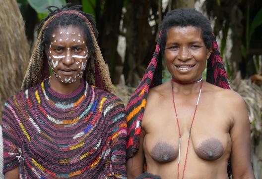 Rencontre avec des femmes du peuple dani dans la vallée de Baliem