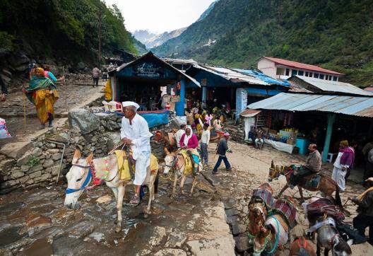 Vers le temple de Kedarnath au Garhwal en Inde