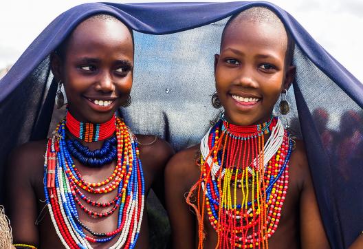 Rencontre avec des jeunes filles Arbore près du Lac Stéphanie