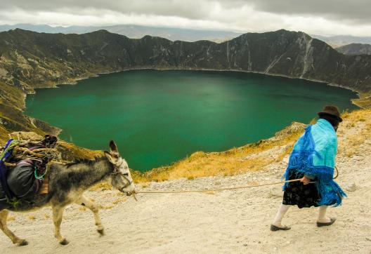 La laguna Quilatoa dans les Andes en Équateur