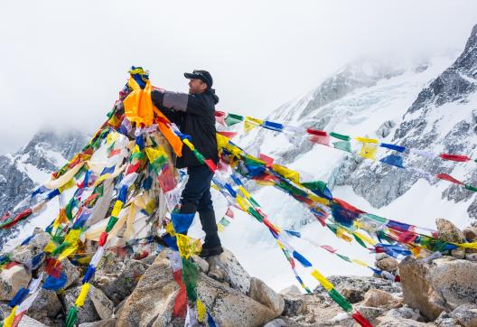 Montée du Larkye pass à 5135 m sur le tour du Manaslu au Népal