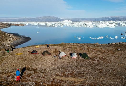 Trekking dans le fjord Sermilik sur la côte est du Groenland