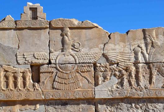Observation du Faravahar de Persépolis près de Shiraz