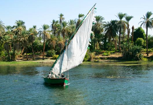 Navigation en felouque sur le Nil en Haute Égypte