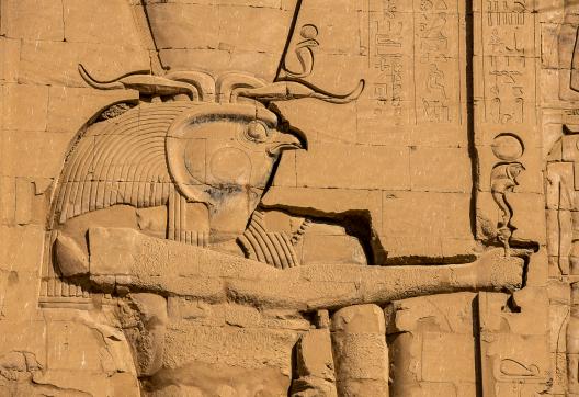Découverte de la représentation du Dieu Horus au Temple d''Edfou