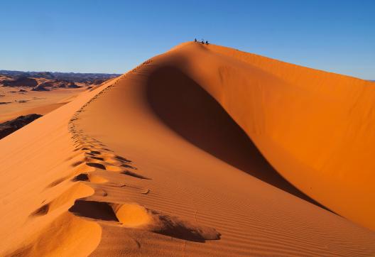 Voyage d'aventure et dune orange dans la Tadrart