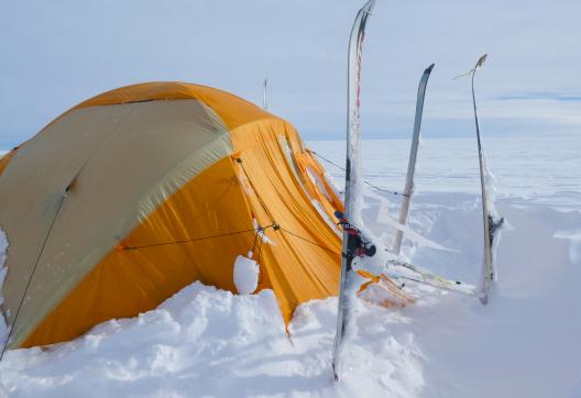 Voyage d'aventure et bivouac sur la traversée du Groenland d'ouest en est