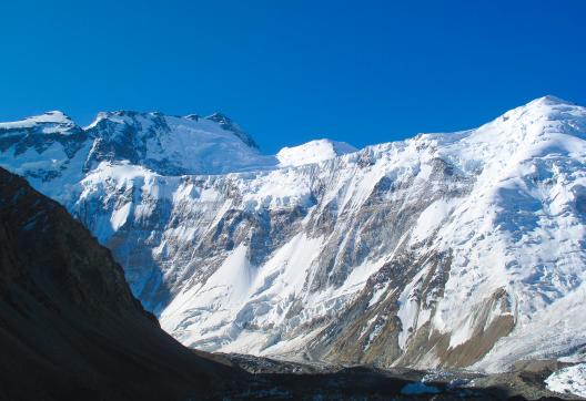 Alpinisme sur la face nord du pic Communisme