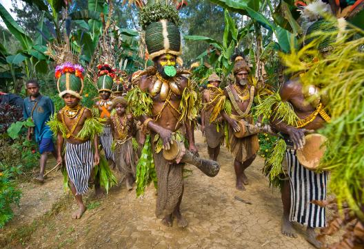 Immersion dans le sing-sing annuel des Kalam dans les montagnes de Simbai