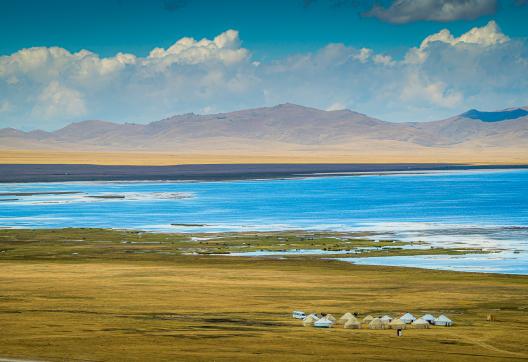 Randonnée sur les rives du lac Son Kul au pamir Kirghizistan