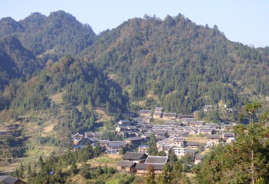 Trekking vers un village du peuple dong dans les montagnes du Guizhou oriental