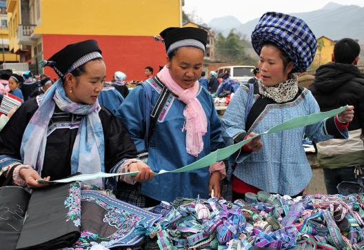 Trek à la rencontre de femmes buyi dans un marché hebdomadaire de la région de Ziyun au Guizhou