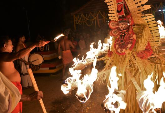 Voyage vers une cérémonie de Theyyam au nord du Kerala