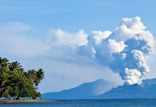 Voyage vers le volcan Tavurvur sur l'île de Nouvelle-Bretagne