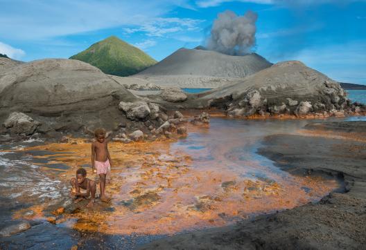 Trek vers une source d'eaux chaudes volcaniques dans la région de Rabaul