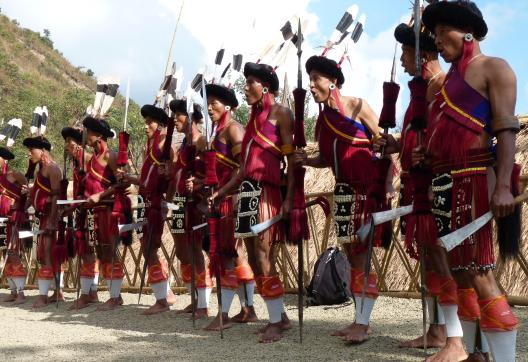 Voyage vers un groupe de Naga sema au Hornbill festival